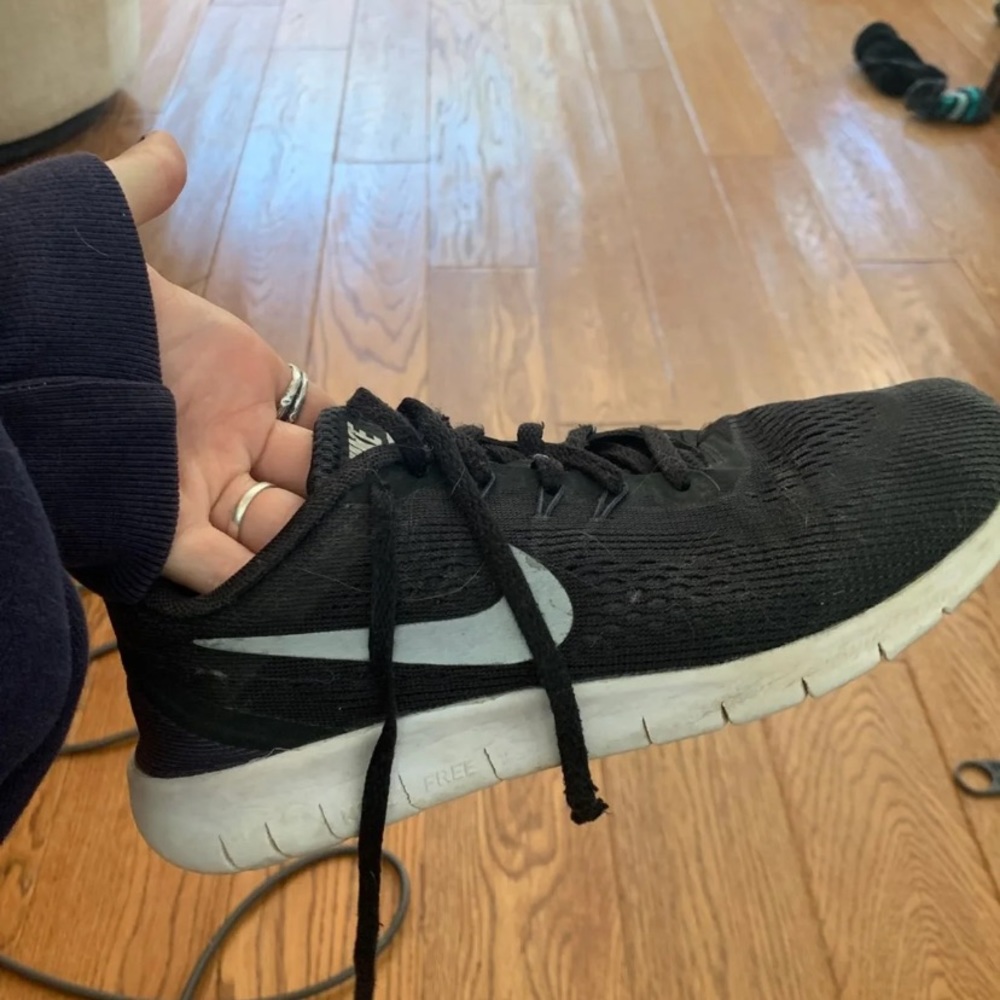 Nike free run tennis shoes